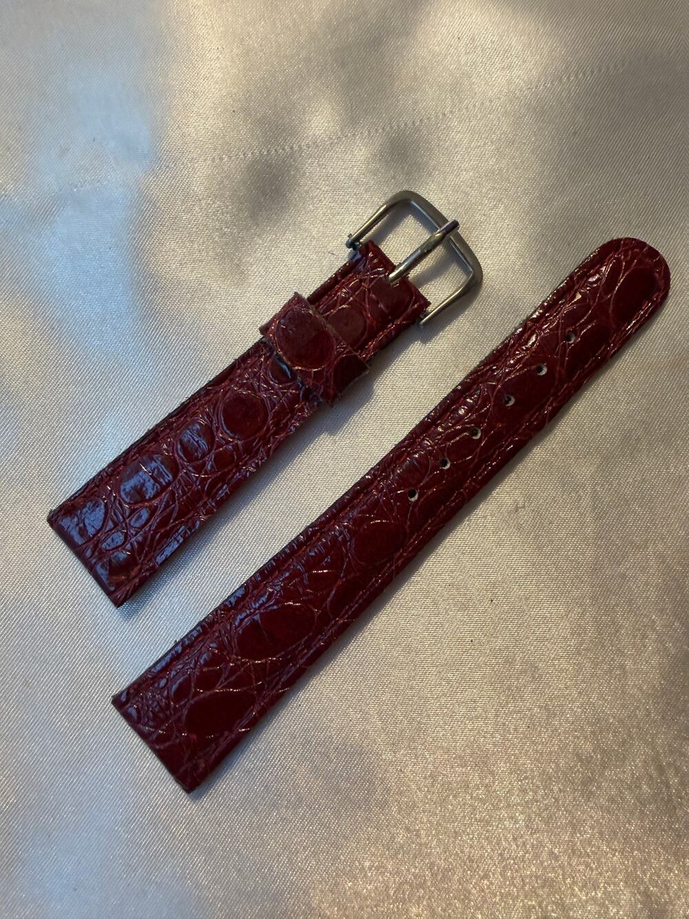 Red Leather Watch Band Strap – Genuine Leather – Pre-Owned (CCC124)